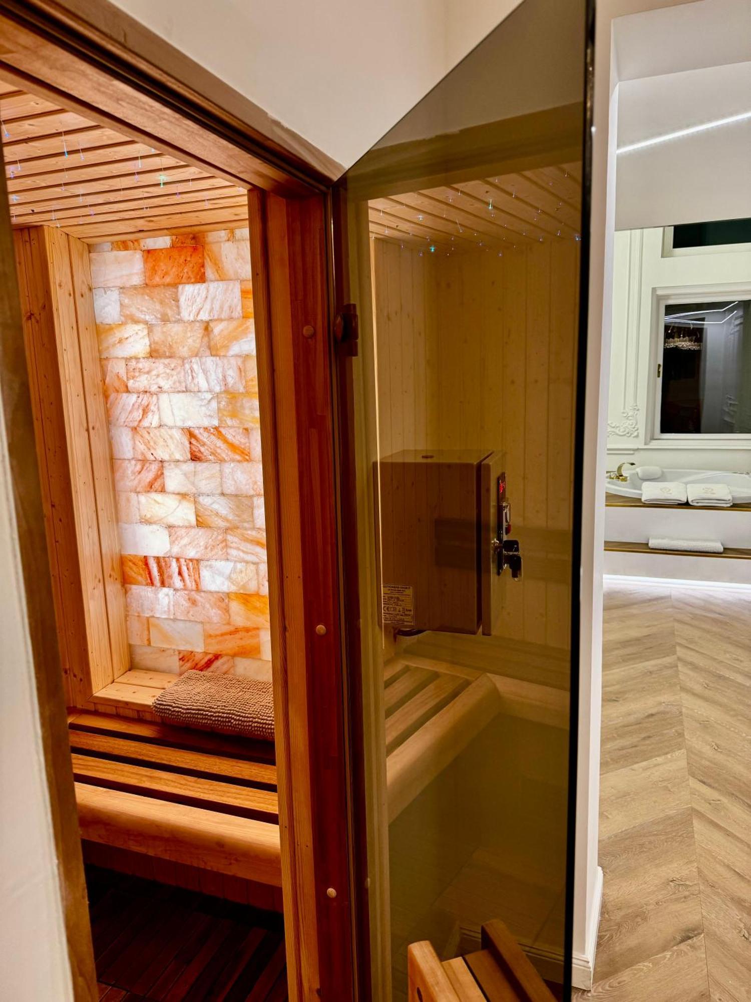 Jacuzzi Royal Suite Budapest Ngoại thất bức ảnh